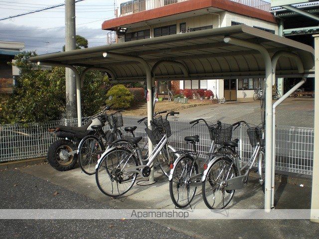 レオパレスラポールの玄関写真