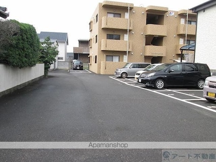 ユーミーさくら[2LDK/58.33m2]の駐車場1