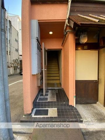 丸一ビルの玄関写真