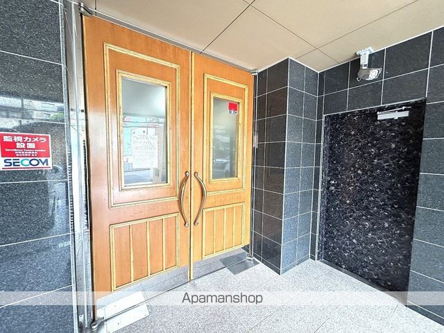 リフレスロイヤルシティIIIの玄関写真