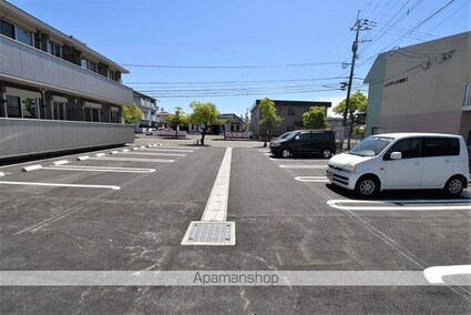 パラティウム[1LDK/33.62m2]の駐車場