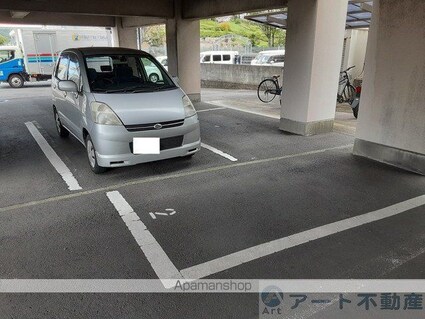メゾン大塚[2DK/40.5m2]の駐車場1