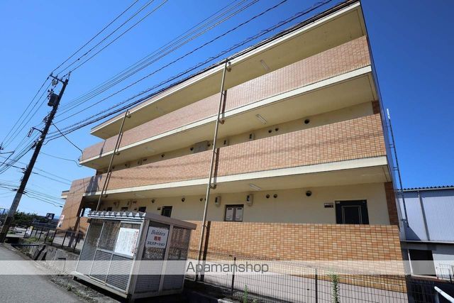 富山市 3階建 築25年の外観写真