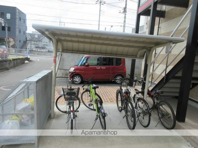 レオパレスシャイニー甲府の外観写真