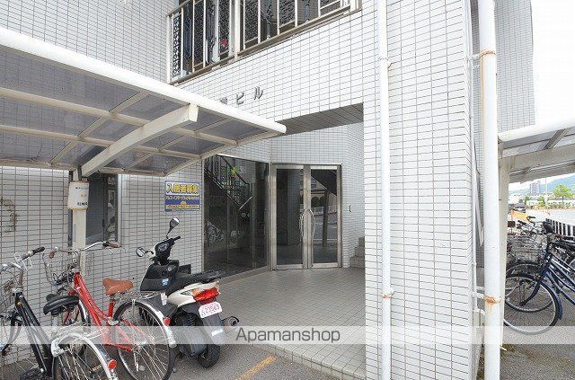 中道ビルの玄関写真
