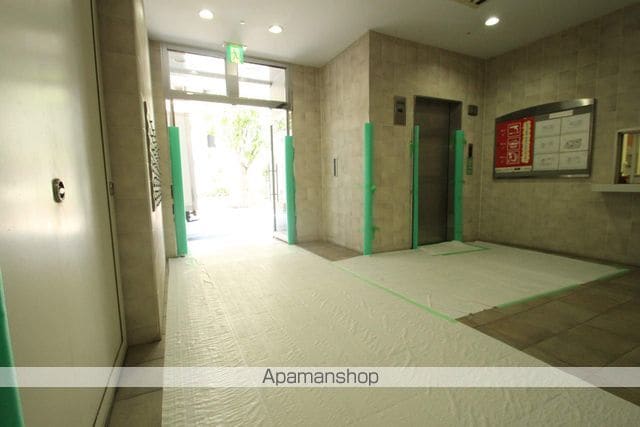 三国ビルディングの玄関写真