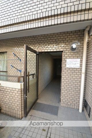 フラワービルの玄関写真