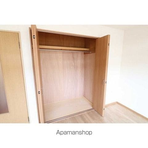 サープラス アイの内装写真