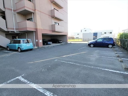 フェニックス山越[3LDK/72m2]の駐車場2