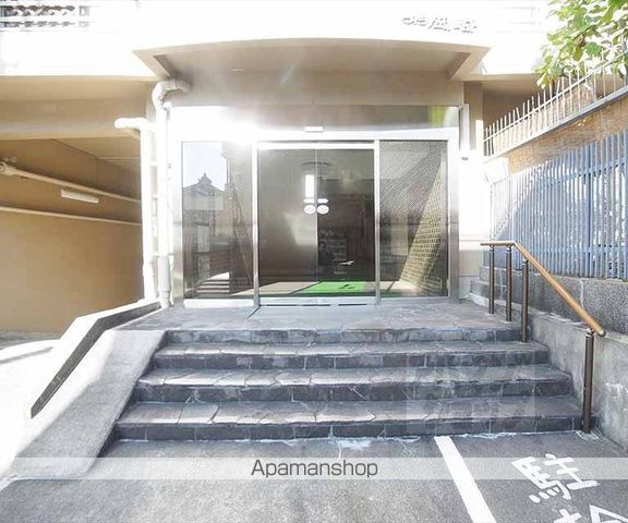 ヴィラ岡崎の玄関写真