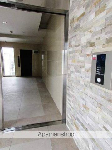 クラウン パレスの玄関写真