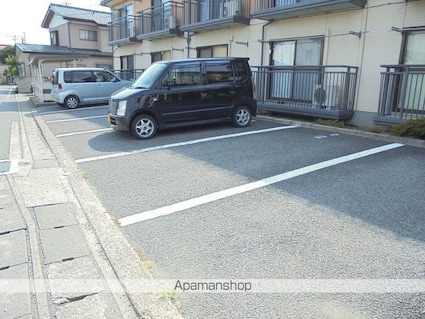 フレグランスかわい[1K/24.24m2]の駐車場3