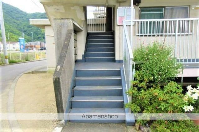 ビレッジハウス名東1号棟の玄関写真