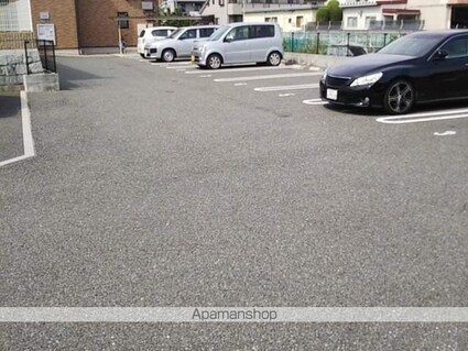 レオネクストＮＩＳＨＩＤＡ[1K/26.09m2]の駐車場