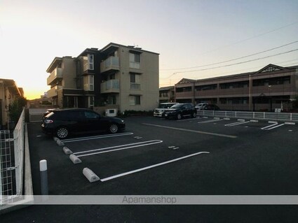 Ｄーｒｏｏｍセレーノ[1LDK/50.34m2]の駐車場