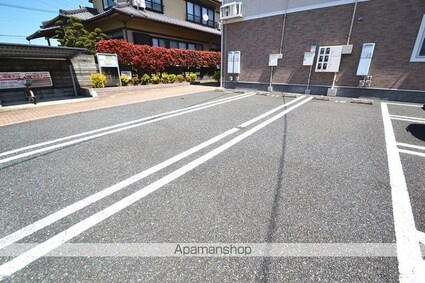 カーサ・ベルデ[1LDK/42.37m2]の駐車場2