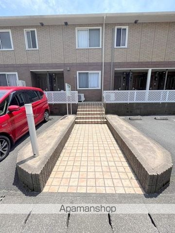 セピアコートIIIの玄関写真