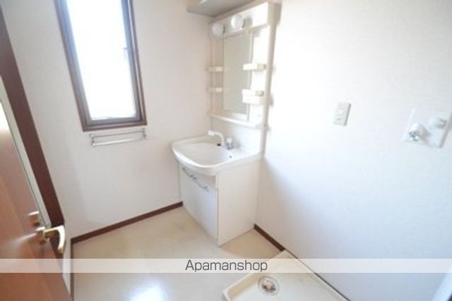 detached 東京都昭島市上川原町３丁目16-11

地図を見る