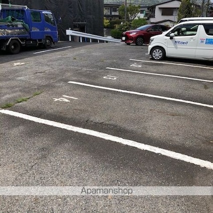 メゾン国分[3LDK/60.54m2]の駐車場2