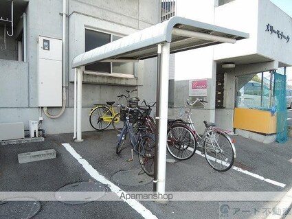 メリーモナーク[1K/30.37m2]の駐車場2