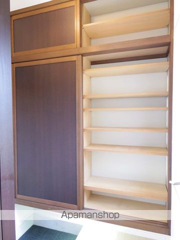 EAMESの内装写真