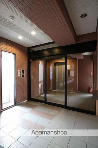 テラ・ロッサ西新の玄関写真