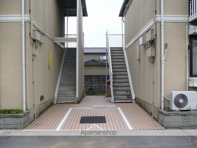 ワンズ20 A棟の玄関写真
