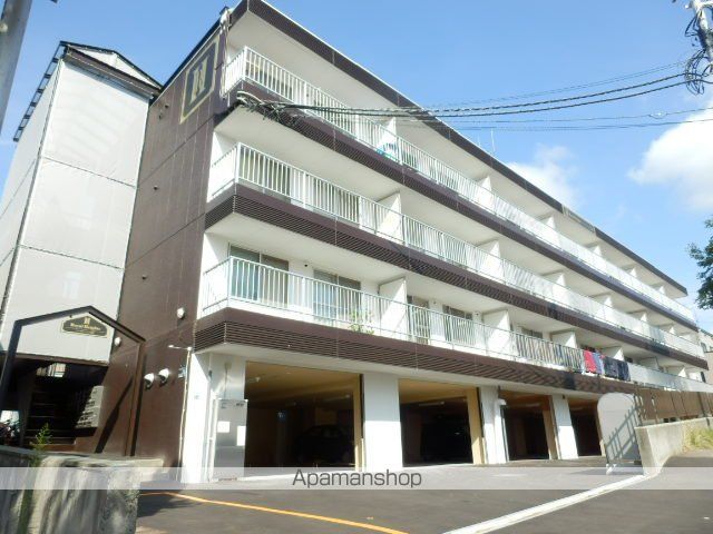 ローヤルハイツ西岡の外観写真