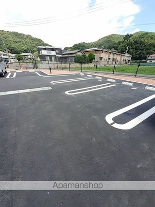 サンテールⅤ[3LDK/62.11m2]の駐車場