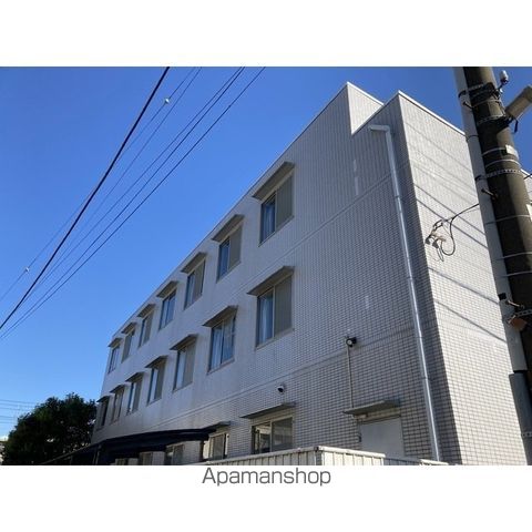 スクエア新井薬師前の玄関写真