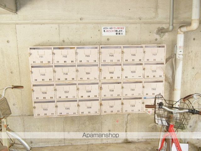 第7年見マンションの玄関写真