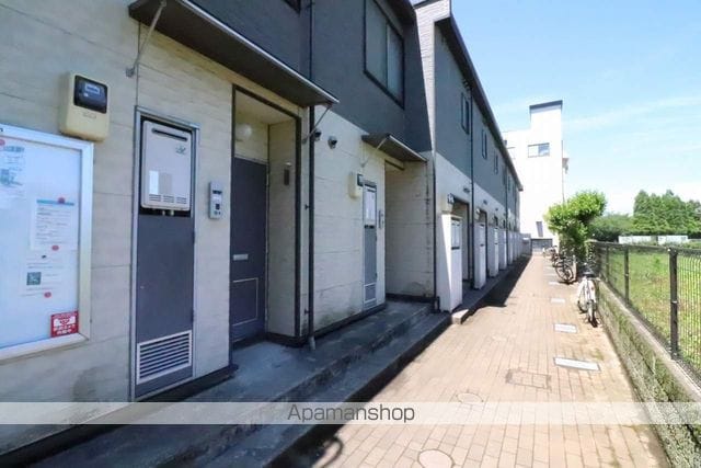 レオパレスカスターノの玄関写真