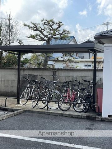 グランブルー B棟の外観写真