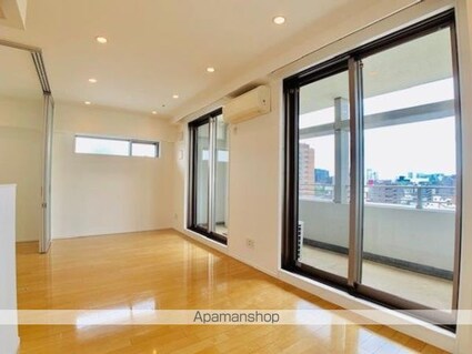 アパートメンツ三田[1LDK/55.57m2]のリビング・居間