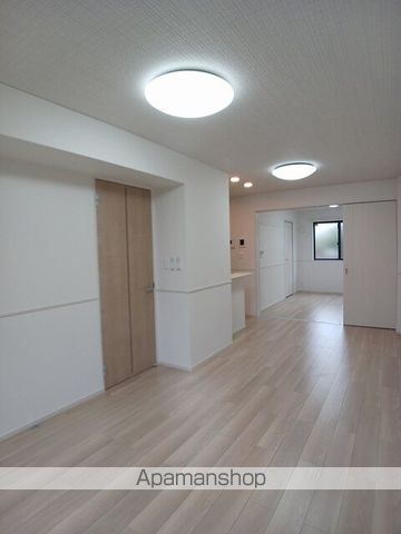 KURA・保田窪本町の内装写真