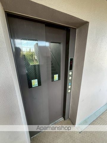 ランドパーク陶山の玄関写真