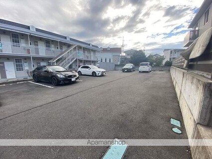 エレガント桐[2LDK/69.03m2]の駐車場1