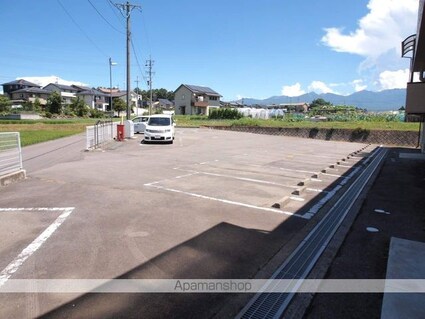 コーポアカネ[2LDK/56.61m2]の駐車場
