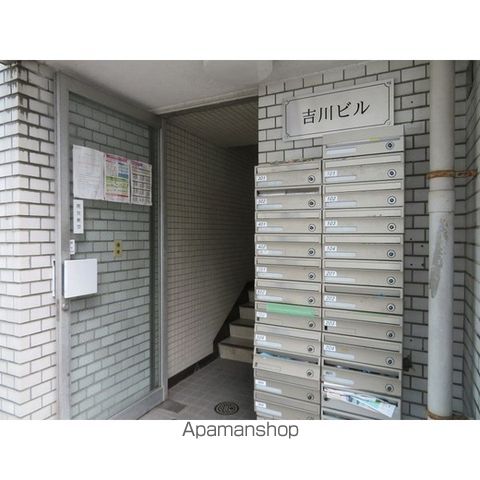 吉川ビルの玄関写真
