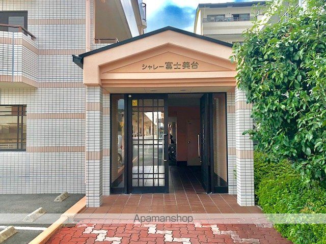 シャレー富士美台の玄関写真