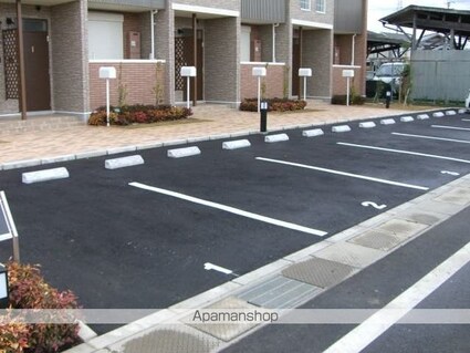 ポラール[2LDK/63.14m2]の駐車場