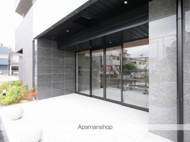 東明マンション新東の玄関写真