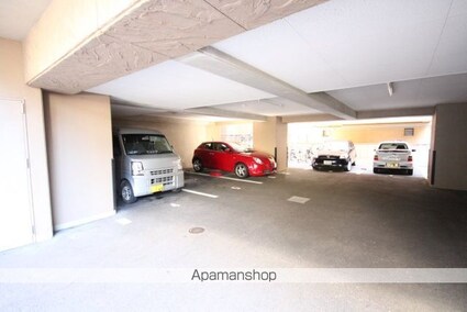 グランドポレストーネ大手町[3LDK/63.7m2]の駐車場