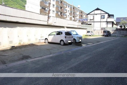 ヴィラナリー三原５号棟[2K/35m2]の駐車場4