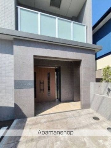 レーベン姪浜駅前の玄関写真