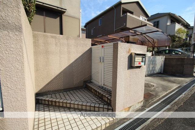 大阪モノレール本線 少路駅 徒歩13分 2階建 築40年の玄関写真