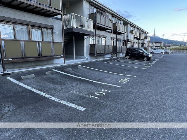 長野県飯田市鼎上山[2DK/43.69m2]の駐車場