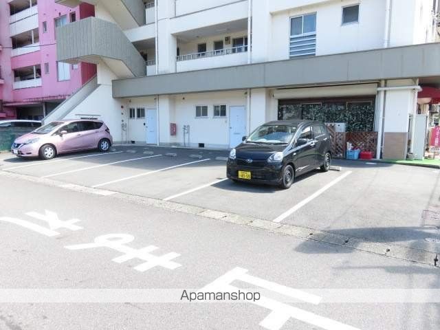 三栄ビルの玄関写真