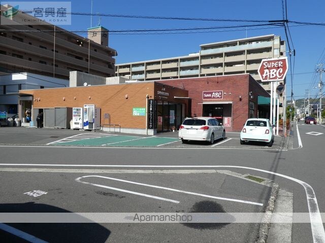 ライオンズガーデン松山紅葉町[3LDK/74.93m2]の周辺1