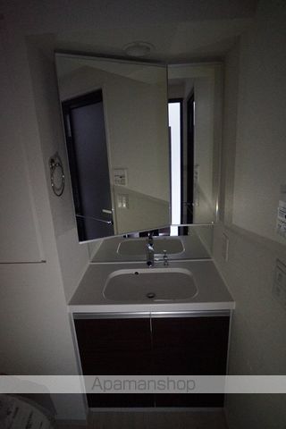コンフォリア東新宿ステーションフロントの内装写真